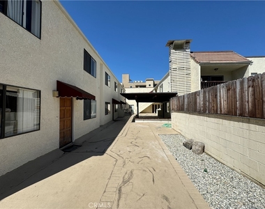 987 E Del Mar Boulevard - Photo Thumbnail 12