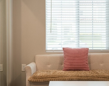 10227 Northridge - Photo Thumbnail 13