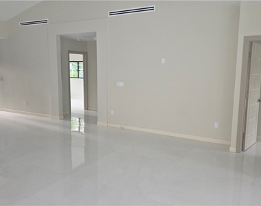 5100 Fallbrook - Photo Thumbnail 15