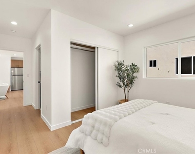 642 E Fairview Boulevard - Photo Thumbnail 9