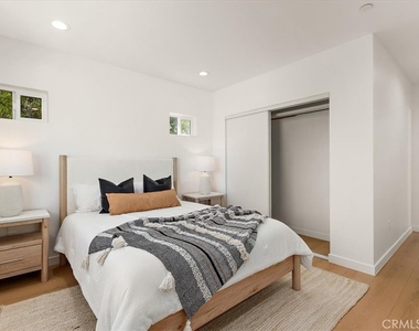 642 E Fairview Boulevard - Photo Thumbnail 11