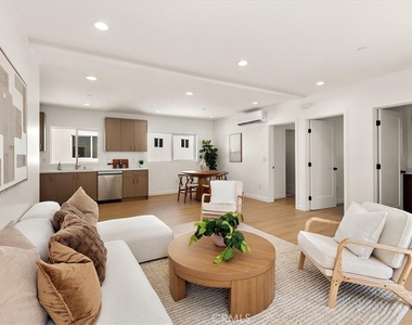 642 E Fairview Boulevard - Photo Thumbnail 2