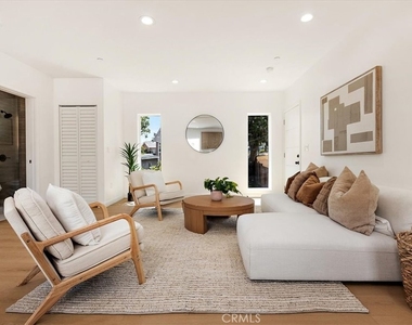 642 E Fairview Boulevard - Photo Thumbnail 1