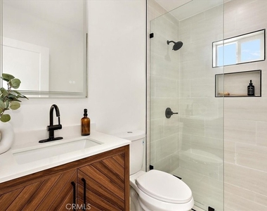 642 E Fairview Boulevard - Photo Thumbnail 10