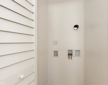 642 E Fairview Boulevard - Photo Thumbnail 13