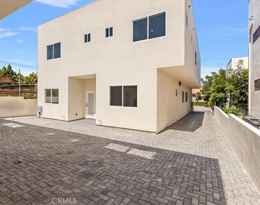 642 E Fairview Boulevard - Photo Thumbnail 22
