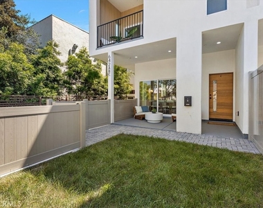 642 E Fairview Boulevard - Photo Thumbnail 1