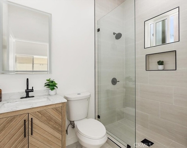 642 E Fairview Boulevard - Photo Thumbnail 20