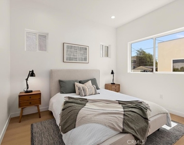 642 E Fairview Boulevard - Photo Thumbnail 15