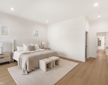 642 E Fairview Boulevard - Photo Thumbnail 12