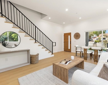 642 E Fairview Boulevard - Photo Thumbnail 4