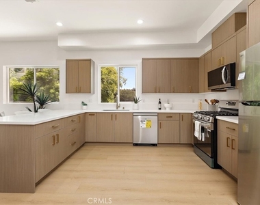 642 E Fairview Boulevard - Photo Thumbnail 7