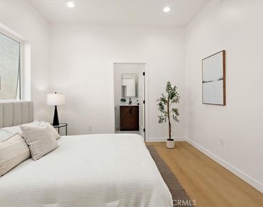 642 E Fairview Boulevard - Photo Thumbnail 17