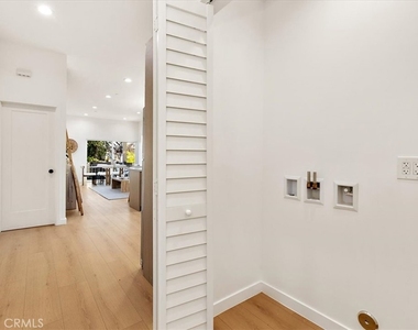 642 E Fairview Boulevard - Photo Thumbnail 10