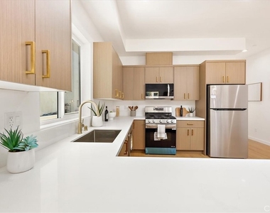 642 E Fairview Boulevard - Photo Thumbnail 8