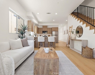 642 E Fairview Boulevard - Photo Thumbnail 4