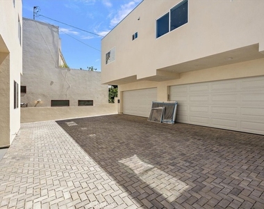 642 E Fairview Boulevard - Photo Thumbnail 20
