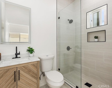 642 E Fairview Boulevard - Photo Thumbnail 17