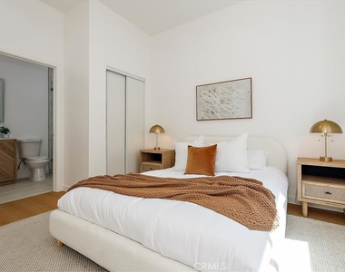 642 E Fairview Boulevard - Photo Thumbnail 16