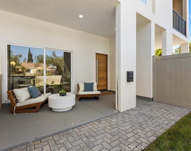 642 E Fairview Boulevard - Photo Thumbnail 1