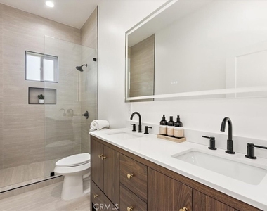 642 E Fairview Boulevard - Photo Thumbnail 14