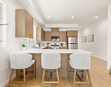 642 E Fairview Boulevard - Photo Thumbnail 9