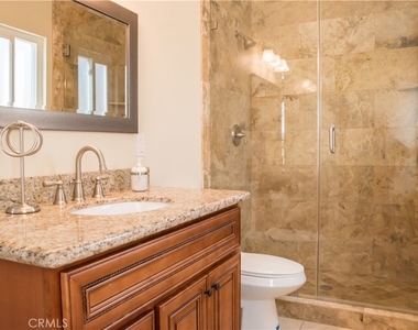 6017 E La Paz Way - Photo Thumbnail 11