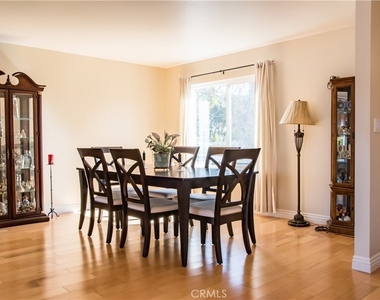 6017 E La Paz Way - Photo Thumbnail 8