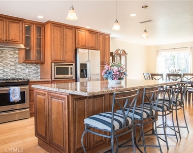 6017 E La Paz Way - Photo Thumbnail 5