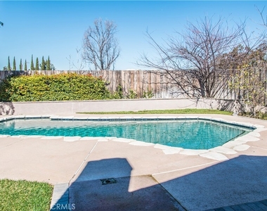6017 E La Paz Way - Photo Thumbnail 17