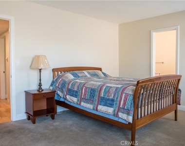 6017 E La Paz Way - Photo Thumbnail 10