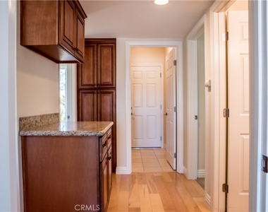 6017 E La Paz Way - Photo Thumbnail 13