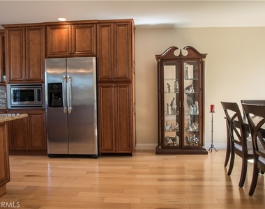 6017 E La Paz Way - Photo Thumbnail 4