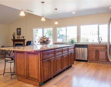 6017 E La Paz Way - Photo Thumbnail 7