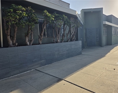 5448 Pomona - Photo Thumbnail 1