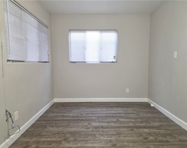 5448 Pomona - Photo Thumbnail 8