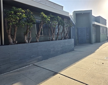 5442 Pomona - Photo Thumbnail 1
