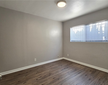 5442 Pomona - Photo Thumbnail 11