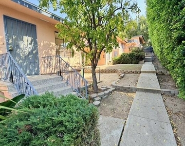 2622 Griffith Park Boulevard - Photo Thumbnail 10
