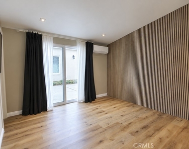 660 Beach Street - Photo Thumbnail 15