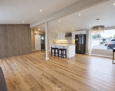 660 Beach Street - Photo Thumbnail 13
