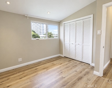 660 Beach Street - Photo Thumbnail 18