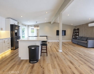 660 Beach Street - Photo Thumbnail 4