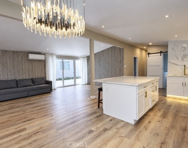 660 Beach Street - Photo Thumbnail 11