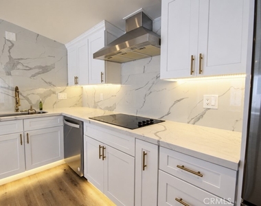 660 Beach Street - Photo Thumbnail 12