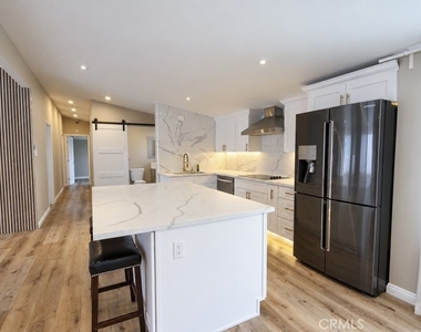 660 Beach Street - Photo Thumbnail 9