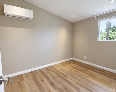 660 Beach Street - Photo Thumbnail 22