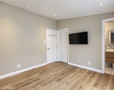 660 Beach Street - Photo Thumbnail 17