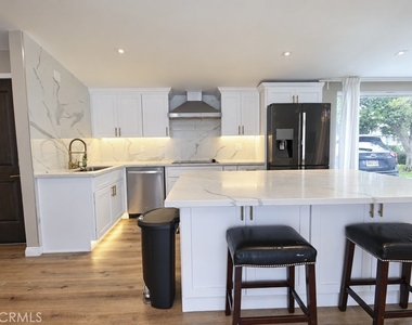 660 Beach Street - Photo Thumbnail 7