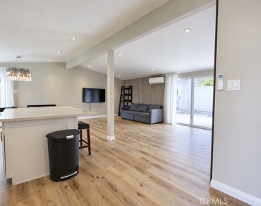 660 Beach Street - Photo Thumbnail 3